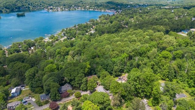 1 Woodlawn Rd, Sparta Twp., NJ 07871