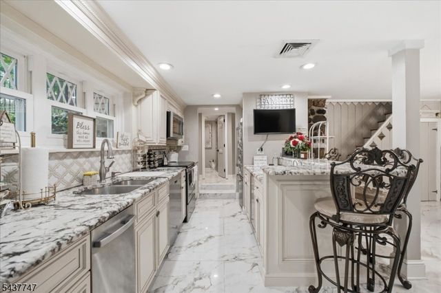 1 Woodlawn Rd, Sparta Twp., NJ 07871