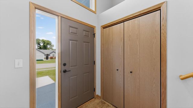 4024 Stone Point Drive NE, Rochester, MN 55906