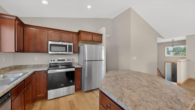 4024 Stone Point Drive NE, Rochester, MN 55906