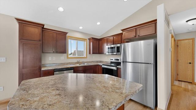 4024 Stone Point Drive NE, Rochester, MN 55906