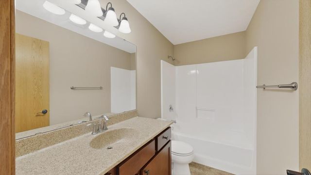 4024 Stone Point Drive NE, Rochester, MN 55906