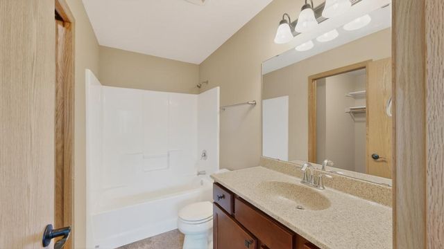4024 Stone Point Drive NE, Rochester, MN 55906