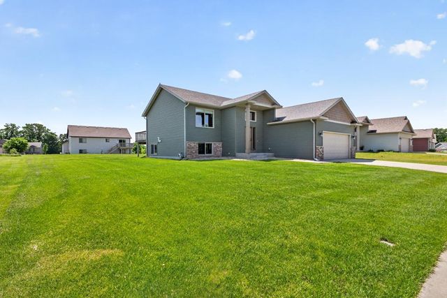 4024 Stone Point Drive NE, Rochester, MN 55906