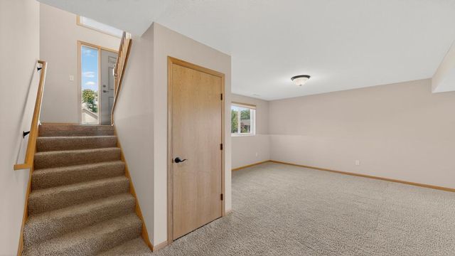 4024 Stone Point Drive NE, Rochester, MN 55906