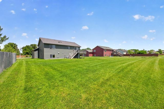 4024 Stone Point Drive NE, Rochester, MN 55906