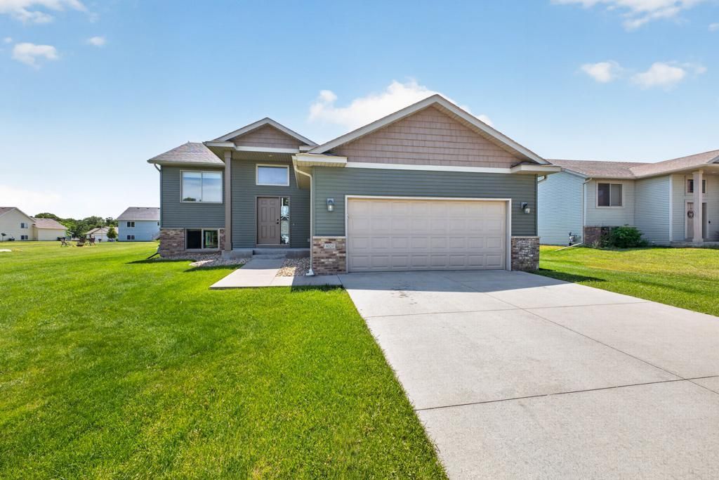4024 Stone Point Drive NE, Rochester, MN 55906