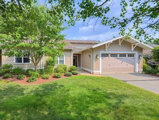 7 Walden Way 7, Milford, MA 01757