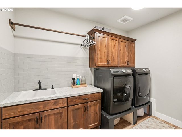 4417 Se 17TH Ave, Brush Prairie, WA 98606
