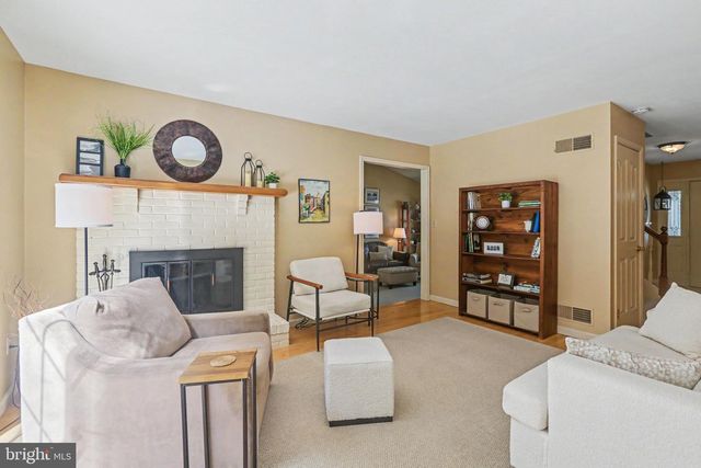 2427 CLOVER, Mechanicsburg, PA 17055
