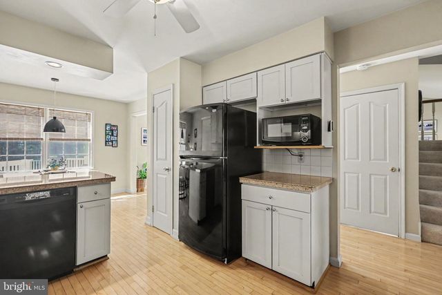 2427 CLOVER, Mechanicsburg, PA 17055