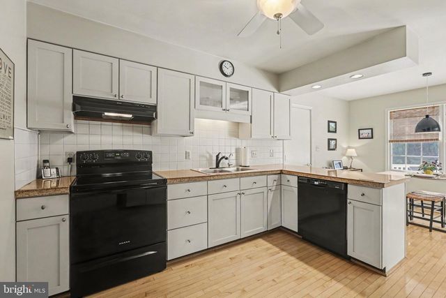 2427 CLOVER, Mechanicsburg, PA 17055
