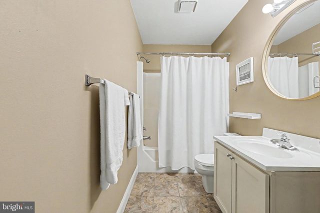 2427 CLOVER, Mechanicsburg, PA 17055