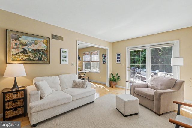 2427 CLOVER, Mechanicsburg, PA 17055