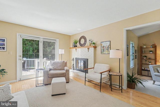 2427 CLOVER, Mechanicsburg, PA 17055