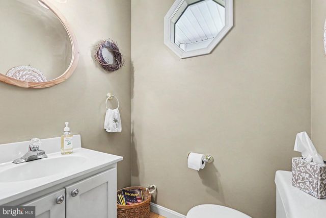 2427 CLOVER, Mechanicsburg, PA 17055