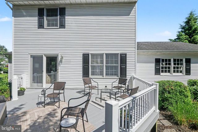 2427 CLOVER, Mechanicsburg, PA 17055