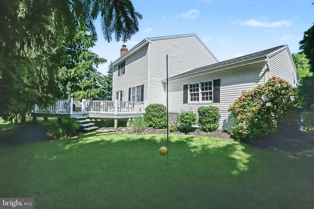 2427 CLOVER, Mechanicsburg, PA 17055