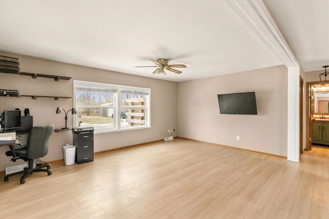 33045 Finestead Drive, Granger, IA 50109