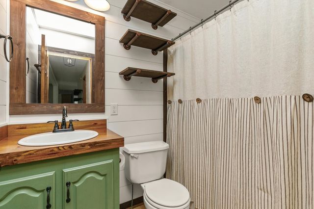 33045 Finestead Drive, Granger, IA 50109