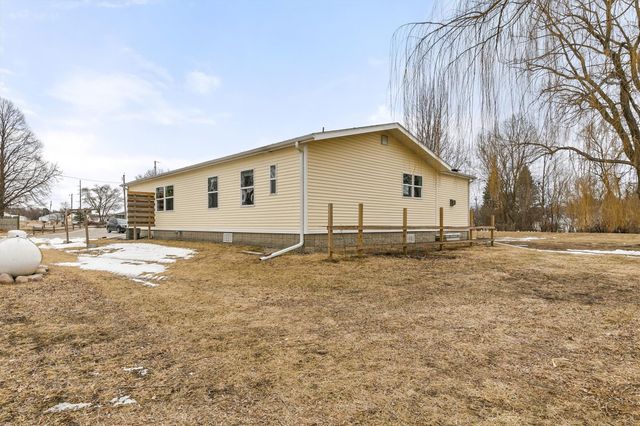 33045 Finestead Drive, Granger, IA 50109