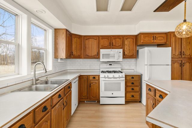 33045 Finestead Drive, Granger, IA 50109