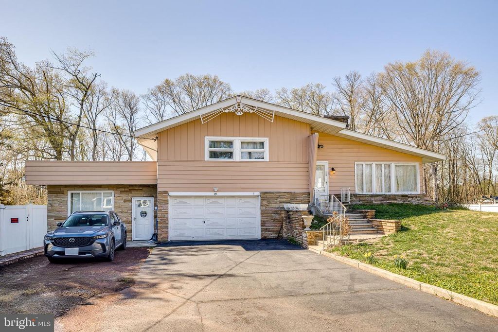119 FLEETWOOD AVE, Mount Laurel, NJ 08054