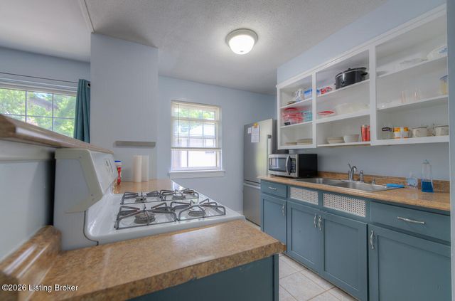 2316 Grinstead Dr 4, Louisville, KY 40204