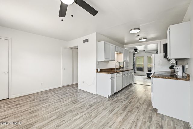 225 N STANDAGE -- 125, Mesa, AZ 85201