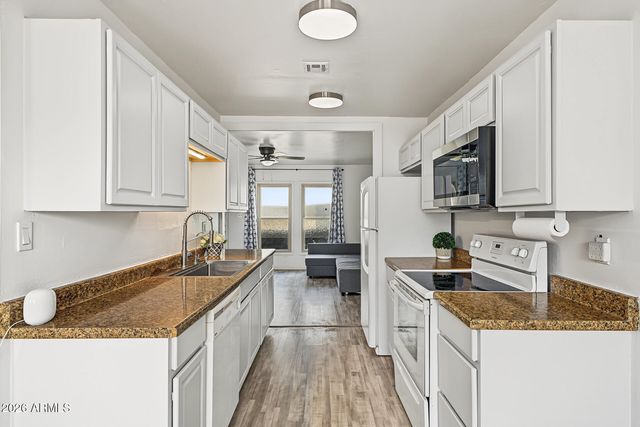 225 N STANDAGE -- 125, Mesa, AZ 85201