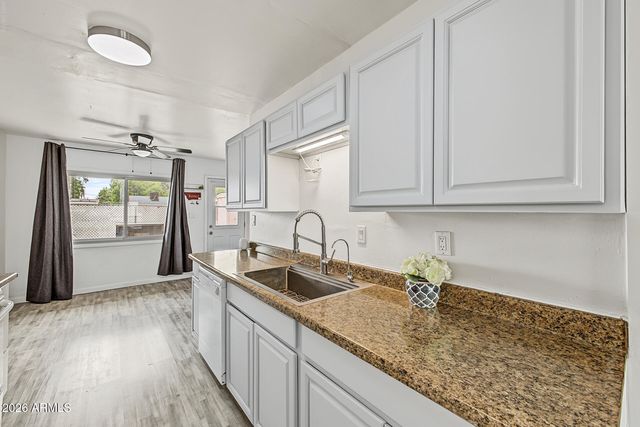 225 N STANDAGE -- 125, Mesa, AZ 85201