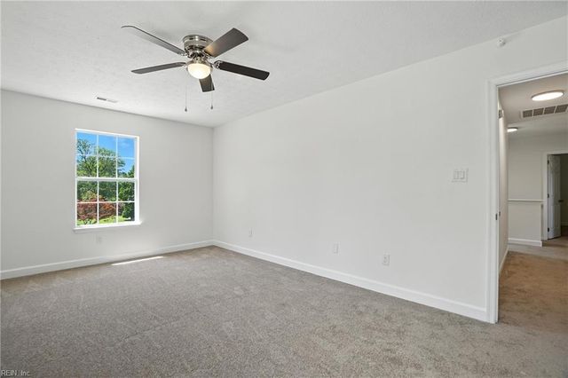 39 Rotherham LN, Hampton, VA 23666