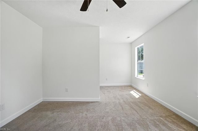 39 Rotherham LN, Hampton, VA 23666