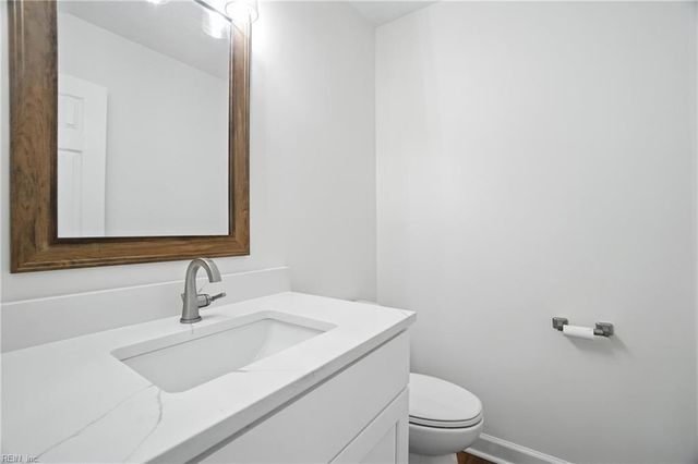 39 Rotherham LN, Hampton, VA 23666