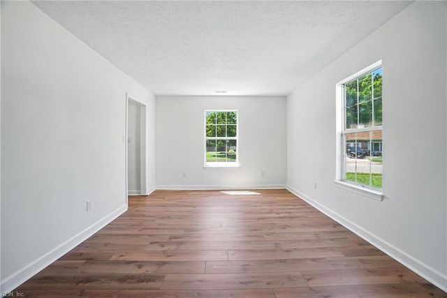 39 Rotherham LN, Hampton, VA 23666