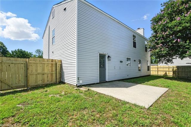 39 Rotherham LN, Hampton, VA 23666