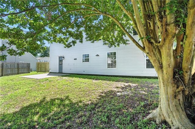 39 Rotherham LN, Hampton, VA 23666