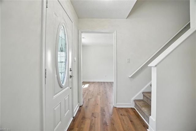 39 Rotherham LN, Hampton, VA 23666