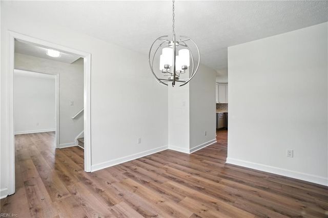 39 Rotherham LN, Hampton, VA 23666