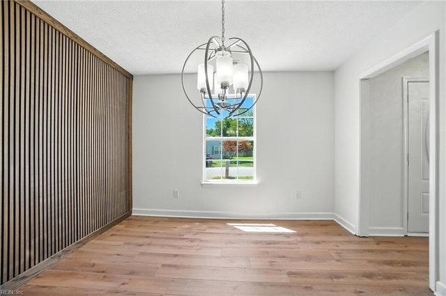 39 Rotherham LN, Hampton, VA 23666