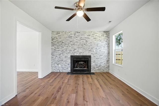 39 Rotherham LN, Hampton, VA 23666