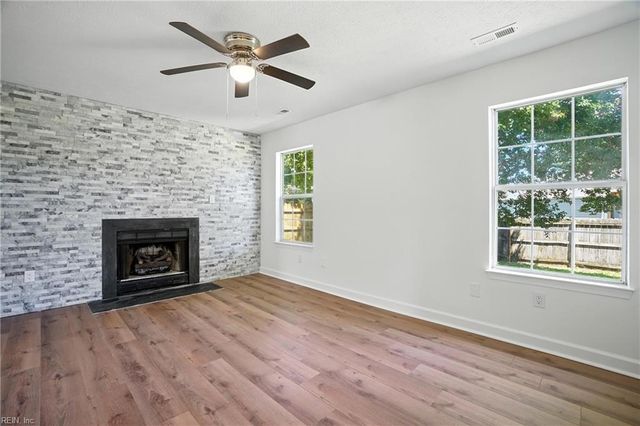 39 Rotherham LN, Hampton, VA 23666