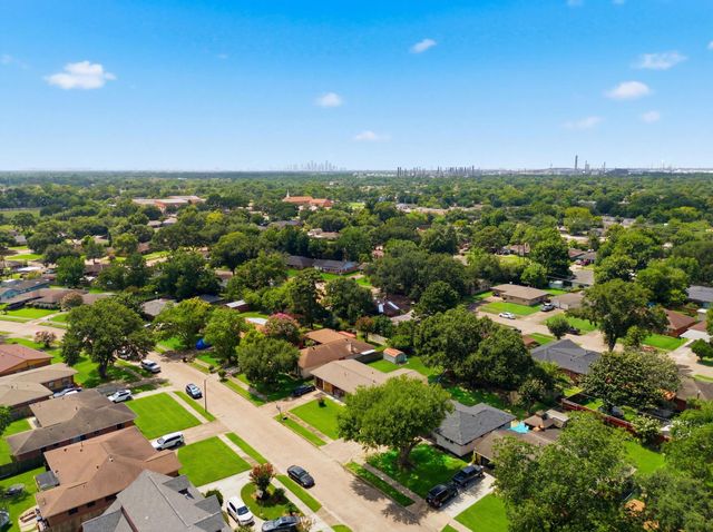 5551 Winding Creek Way, Houston, TX 77017