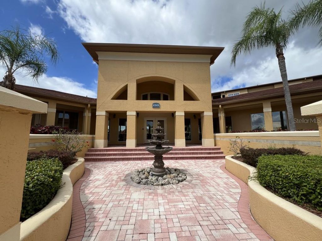 Image 6 of property listing at 4307 BAYSIDE VILLAGE DRIVE 201, Tampa, FL 33615