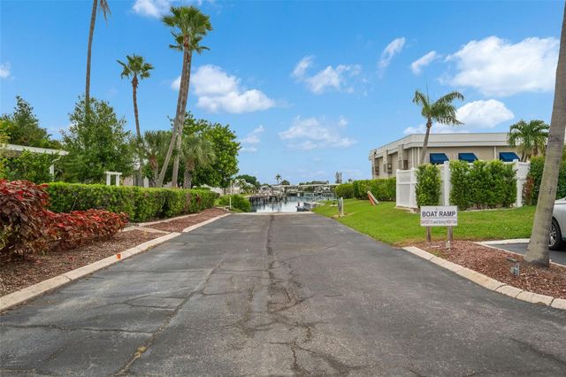7214 MOUNT FAIRFIELD ROAD NE 527, St Petersburg, FL 33702