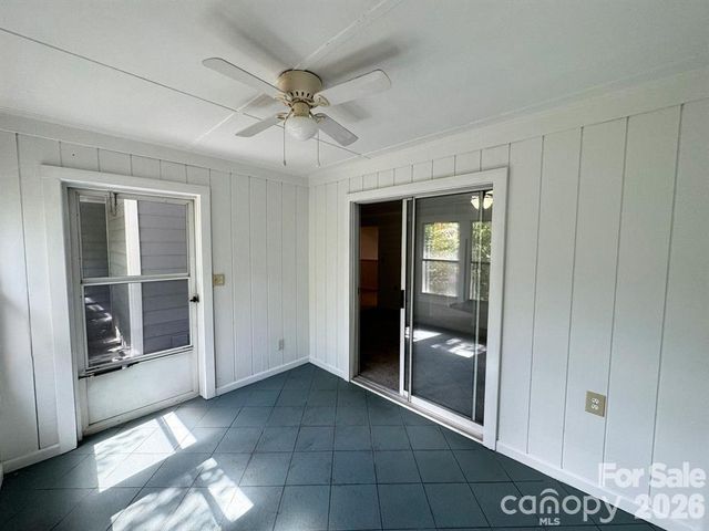 6049 Treetop Court, Charlotte, NC 28212
