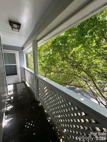 6049 Treetop Court, Charlotte, NC 28212