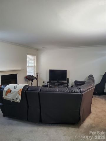 6049 Treetop Court, Charlotte, NC 28212