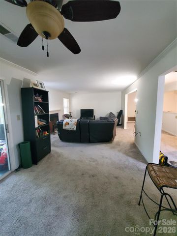 6049 Treetop Court, Charlotte, NC 28212