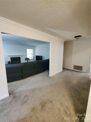 6049 Treetop Court, Charlotte, NC 28212